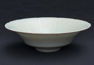 白磁茶碗　唐物　薄い　軽い　径２２.８cm ４４２g 