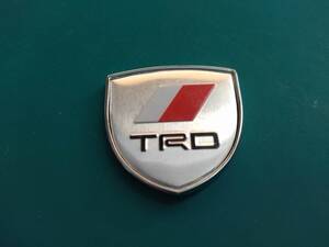 【ゆうパケット送料込】TRD ホームベース型ロゴエンブレム シルバー 縦3.9cm×横3.9cm×厚さ2.5ｍｍ　トヨタ　