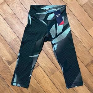 新品 リーボックReebok レギンス M ランニング スパッツ 柄 タイツ トレーニング ウェア ヨガ スポーツ パンツ アディダス ズンバ