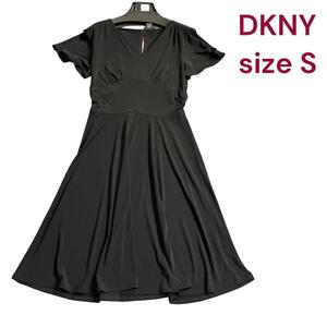 美品　DKNY　ダナキャランニューヨーク　シックなブラックジャージーワンピース　M4G566　S　7号　黒