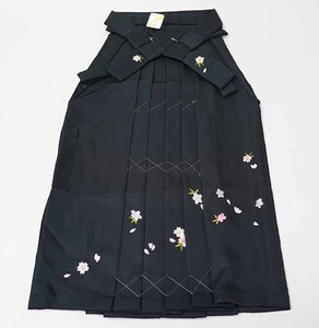 刺繍袴 女児袴 単品 女児 10歳用 行灯袴 袴下80cm 女の子 黒色 ヘラあり 桜 1/2成人式 卒業式 新品（株）安田屋 NO41334