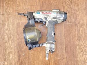 動作確認済 makita マキタ 常圧エア釘打機 ネイラ AN504A 50mm 下地用 エア工具 エアツール 大工道具 釘打機 釘打ち機