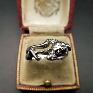 ネコ 英国 ヴィンテージ 925 シルバープレート リング 指輪 銀メッキ 彫金 ビンテージ アクセサリー 猫 アニマル系