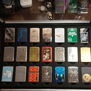 ZIPPO ジッポー専用ケース入り２１個セットで、ほとんど中古ですが、未使用品も5.6個入ってます