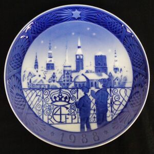 apf893☆【ROYAL COPENHAGEN/ロイヤルコペンハーゲン】イヤープレート 1998年 直径約18cm 飾り皿 穴有り ■50B63