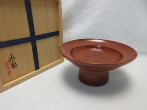 J07002 【 ほぼ未使用 茶道具 漆専堂漆園作 木製朱塗 松葉蒔絵 高杯 干菓子器 共箱 】 検) 煎茶道具 菓子盆 茶事 来客 お点前 茶器 ⅰ