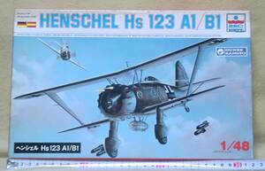 【エッシー】　ドイツ軍急降下爆撃機 ヘンシェル Hs123 A1/B1　　1/48スケール　【未組立】