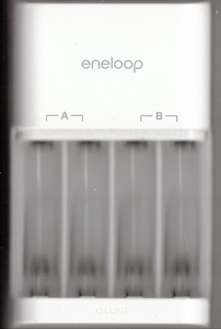 eneloop lite 単3形・単4形兼用充電器 NC-TGL01