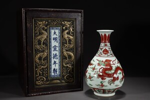 古びた蔵『明 宣徳年製 陶磁器 雲龍紋紅緑彩 玉壺春瓶』陶芸 染付 置物 擺件 賞物 古美術 骨董 中国古玩