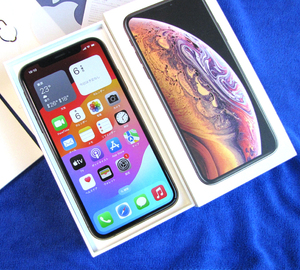 ★超美品 ★完動品 ★バッテリー100% iPhoneXS 256GB SIMフリー ゴールド SIMロック解除済　iPhone Xs　未使用に近い 