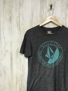 C127☆【フロントロゴTシャツ】VOLCOM ボルコム S グレー