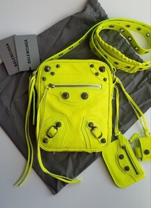 新品 BALENCIAGA バレンシアガ LE CAGOLE MEN クロスボディバッグ FLUO YELLOW 719065210KY7206 国内完売 入手困難