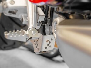 【国内在庫】DUCABIKE ドゥカバイク リアブレーキ マスター プロテクター 銀色 シルバー DUCATI MULTISTRADA V4 / S ムルティストラーダ