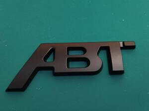 【ゆうパケット送料込】ABT(アプト)　3Dエンブレム　マットブラック　縦4.5cm×横11.5cm×厚さ7ｍｍ　アウディ　AUDI 