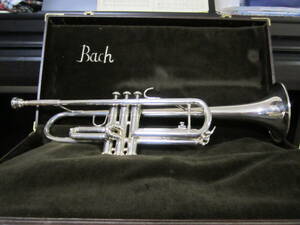 トランペット　Bach　TR３００　オリジナルケース　備品付き