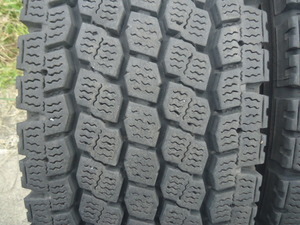 ○　パ5929② ◆245/70Ｒ19.5 2本価格◆ 送料無料 ＴＯＹＯ Ｍ966　地山 溝有り 低床 大型トラック 積載車 ユニック 　スタッドレス 冬