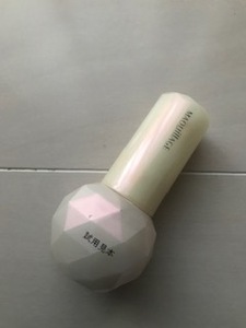 美品 資生堂 マキアージュ ホワイトリペア エッセンスベースUV 化粧下地 30mL【土日月限定クーポンご利用で3800円】