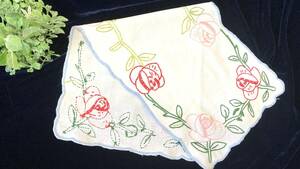 約25×56cm　フランス　パリ骨董市　アンティーク　手刺繍　手縫い　ヴィンテージ　ハンドメイド　手仕事　テーブルセンター　美しい薔薇