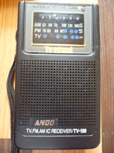 ANDO AM/FM/TV　３バンドコンパクトラジオTV-１３９ おまけ電池付　作動ジャンク