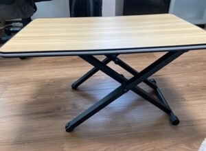 美品　小さな昇降テーブル(パソコンデスク)　横65×40　高さMAX40cm min6cm　送料1800円
