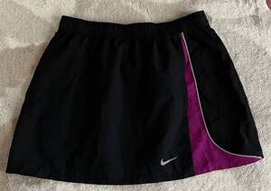 ★美品　女性用　NIKEウェア　前側裾開きスカート　M