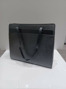 y071101f ルイヴィトン LOUIS VUITTON ショルダーバッグ クロワゼットPM エピ ノワール M52492 レザー レディース 中古 美品