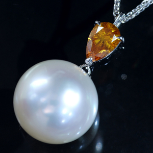 F0918 美しい大粒天然イエローダイヤモンド０．７３ct 美しい大粒南洋真珠１３．６０mm 最高級18金WG無垢ネックレス