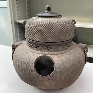 茶道具 茶釜 風炉釜 アンティーク 作者不明　高さ約33㌢　直径最大約30㌢　鉄器 シー２