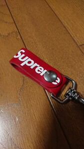 希少品 未使用 supreme レザーキーホルダー キーチェーン シュプリーム 赤