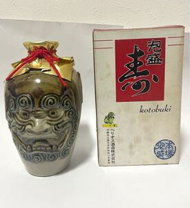 未開栓 本場泡盛 寿 900ml ( 古酒 酒 お酒 陶器 陶器ボトル 箱付 kotobuki awamori )