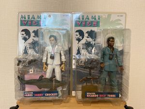 未開封　マイアミヴァイス　MIAMI VICE フィギュア２種　MEZCO