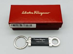 フェラガモ / Salvatore Ferragamo　キーホルダー・チャーム　キーリング　レザー　黒　ガンチーニ金具シルバー色【F706B】