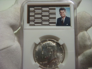 Liberty ハーフダラー　ケネディ銀貨　１９６４年　「本物保証」　直径30.4ｍｍ。スラブケース。没後６０年記念の美品。