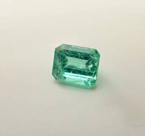 レア　コロンビア産　三相　天然エメラルド　ルース　テリ良好　0.775ｃｔ　鑑別書付き　