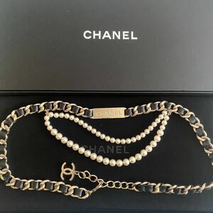 【送料無料/美品】シャネル CHANEL レザー チェーンベルト パール 20B ロゴプレート ストーン 三連 chainbelt with pearls レア