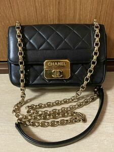 1000円～正規店購入 極美品 シャネル CHANEL ダイアナフラップ ココマーク マトラッセ チェーン ショルダーバッグ ラムスキン シリアルあり