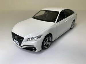 非売品 トヨタ クラウン RS アドバンス 1/30 ディーラー カラー サンプル プレシャスホワイトパール ミニカー モデルカー 中古 現状品 szlp