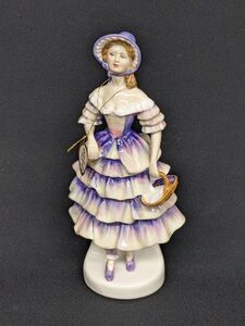 hh225● *Royal Doulton ロイヤルドルトン 籠を持った女性*フィギュリン 置物 オブジェ インテリア HN2743 MEG タグ付き/60