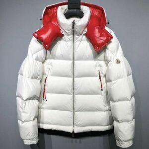 ★定価321,400円★ 最新作 現行モデルMONCLER POIRIER ３　モンクレール ポワリエ ホワイト ワッペン MAYA マヤ 国内正規品 入手困難