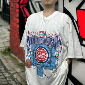 希少 NUTMEG 80s USA製 ヴィンテージ NBAデトロイトピストンズバスケットボール Tシャツ 1989ワールドチャンピオン シングルステッチ