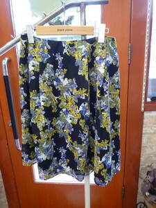 【0421-8】UNTITLED アンタイトル　可愛いスカート　サイズ2