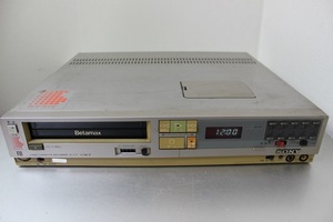 [D03950]　ビデオデッキ　SONY Betamax VIDEO CASSETTE RECORDER SL−F17 通電OK 動作未確認 本体のみ