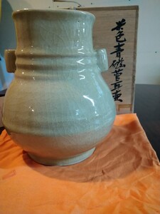 未使用保管品 高麗陶房 宮岡 英夫 米色青磁 菅耳壷 花瓶 花生け 茶道具 共箱＆共布＆陶歴書付き 高さ約22.5cm 横幅約18cm 個展購入