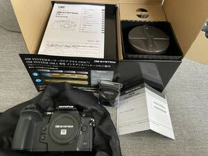 新品 2024年8月購入 3年間保証あり OLYMPUS OM-1 ボディ 最後のオリンパス フラグシップ 内蔵ND 純正フラージュ付き ボディ関連付属品完備