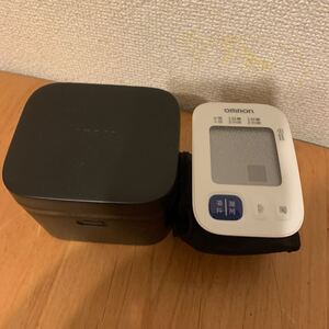 OMRON オムロン 手首式血圧計 HEM-6180シリーズ 箱あり 自動電子血圧計 ※5日以降発送