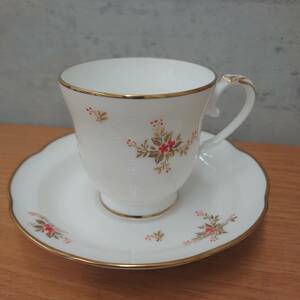 ＃2335C【Noritake/ノリタケ Studio Collection/スタジオコレクション カップ＆ソーサー セット 花柄 メイン/白 フチ金色 陶器 保管品】