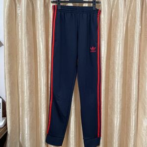 adidas アディダスHERI SST CUFFED トラックパンツ S ネイビー×レッド LEGEND INKスリムフィット 