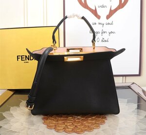 ●極美品●新品同様●未使用 【Fendi】 [ フェンディ]peekaboo ISEEU ショルダーバッグハンドバッグ ブラック