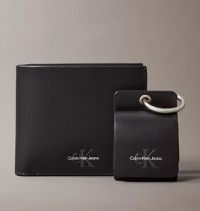 秋冬新作!!　　US限定!!　Calvin Klein Monogram Logo Slim Bifold Wallet + Airpods Case Gift Set　ロサンゼルスから最新本物をお届け!!