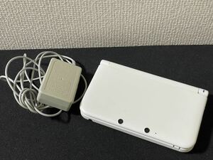 Nintendo　3DSLL　ホワイト　本体　動作品　初期化済　充電器付属